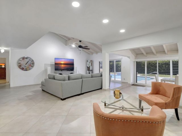 Home for rent at 902 Foxpointe Circle - photo 6315687