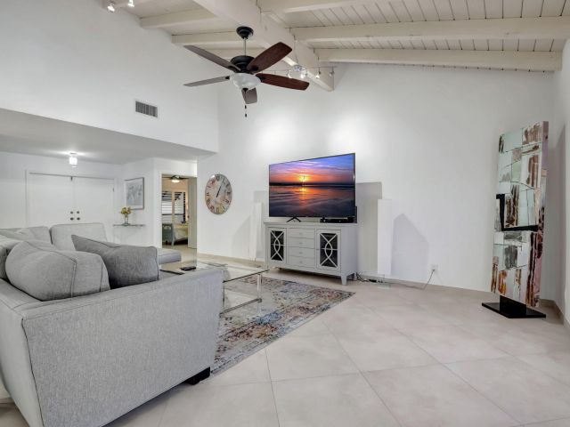 Home for rent at 902 Foxpointe Circle - photo 6315689