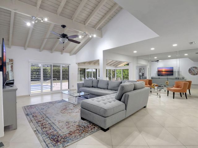 Home for rent at 902 Foxpointe Circle - photo 6315692