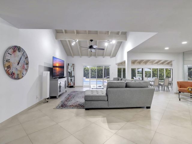 Home for rent at 902 Foxpointe Circle - photo 6315693