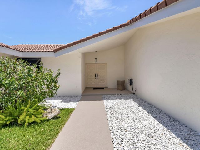 Home for rent at 902 Foxpointe Circle - photo 6315695