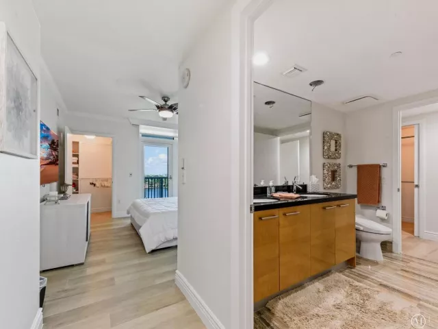 3-bedroom condo for sale in Fort Lauderdale - 101 S Fort Lauderdale Beach Boulevard 1104 - MondialRealty