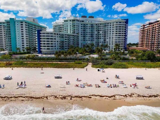 1-bedroom condo for rent in Miami Beach - 5151 Collins Ave 927 - MondialRealty