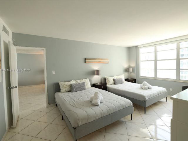1-bedroom condo for rent in Miami Beach - 5151 Collins Ave 927 - MondialRealty