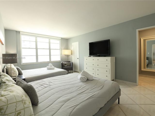 1-bedroom condo for rent in Miami Beach - 5151 Collins Ave 927 - MondialRealty