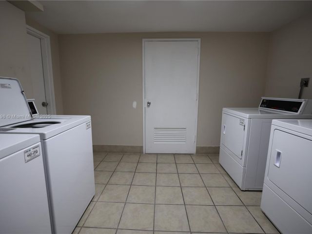 1-bedroom condo for rent in Miami Beach - 5151 Collins Ave 927 - MondialRealty