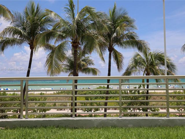 1-bedroom condo for rent in Miami Beach - 5151 Collins Ave 927 - MondialRealty