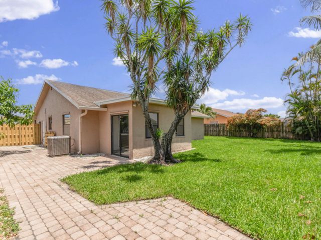 Home for rent at 23089 SW 55th Avenue - photo 6895038