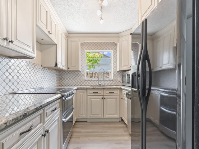 Home for rent at 23089 SW 55th Avenue - photo 6895049