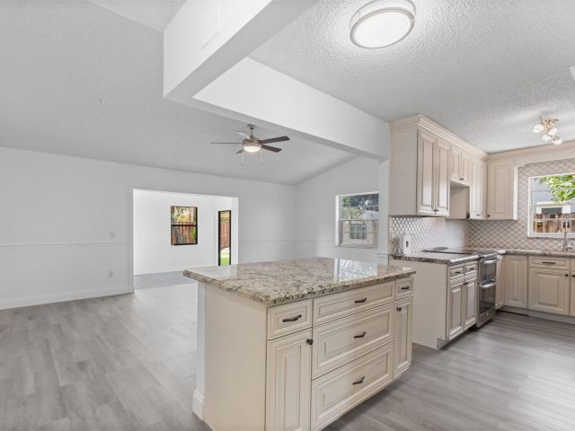 Home for rent at 23089 SW 55th Avenue - photo 6895054