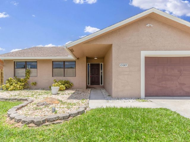 Home for rent at 23089 SW 55th Avenue - photo 6895057