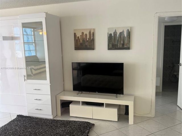 Apartment for sale  Unit #1611 - photo 7432702