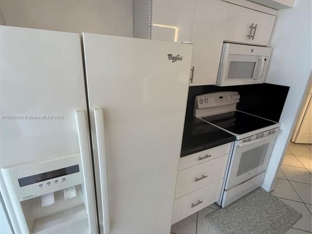 Apartment for sale  Unit #1611 - photo 7432704