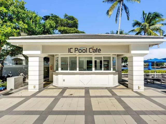 3-bedroom condo for sale in Aventura - 21150 Point Pl 406 - MondialRealty