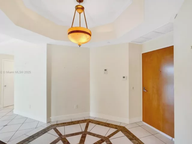 3-bedroom condo for sale in Aventura - 21150 Point Pl 406 - MondialRealty