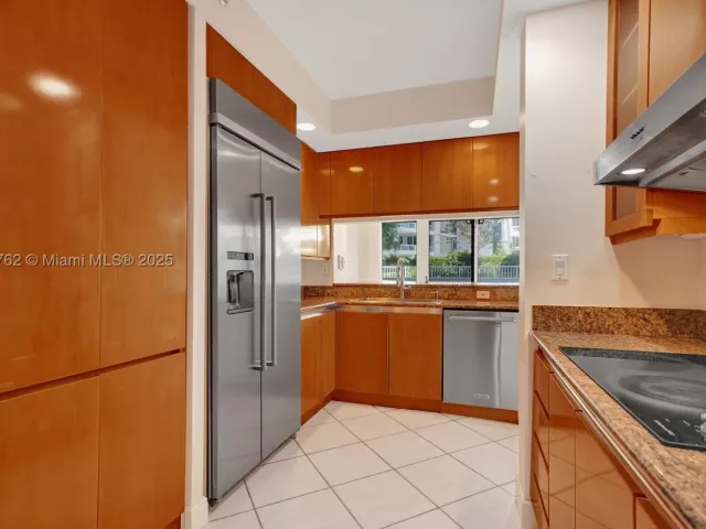 3-bedroom condo for sale in Aventura - 21150 Point Pl 406 - MondialRealty