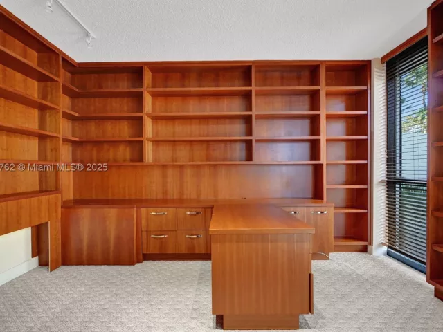 3-bedroom condo for sale in Aventura - 21150 Point Pl 406 - MondialRealty