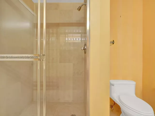 3-bedroom condo for sale in Aventura - 21150 Point Pl 406 - MondialRealty