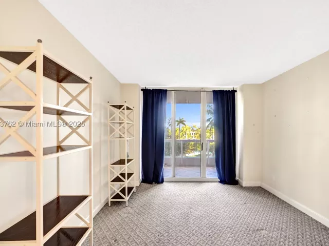 3-bedroom condo for sale in Aventura - 21150 Point Pl 406 - MondialRealty