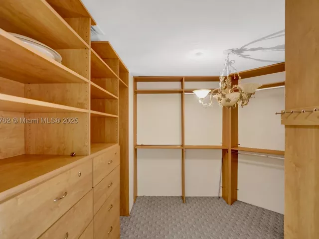 3-bedroom condo for sale in Aventura - 21150 Point Pl 406 - MondialRealty