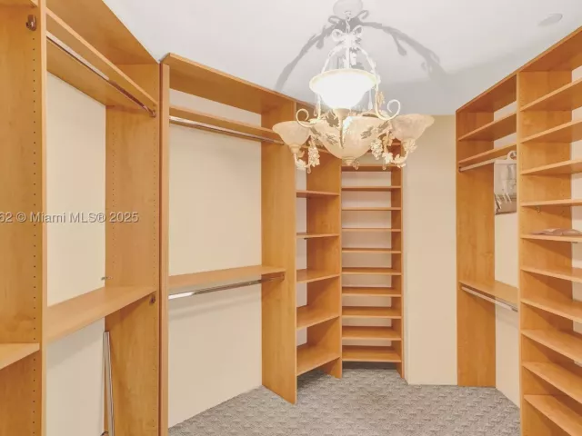 3-bedroom condo for sale in Aventura - 21150 Point Pl 406 - MondialRealty