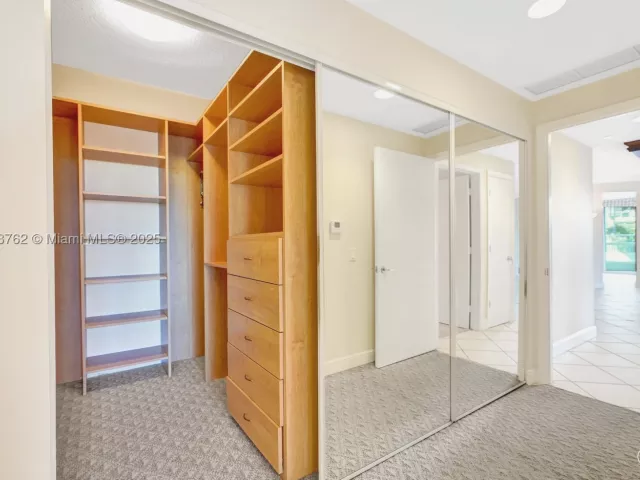 3-bedroom condo for sale in Aventura - 21150 Point Pl 406 - MondialRealty