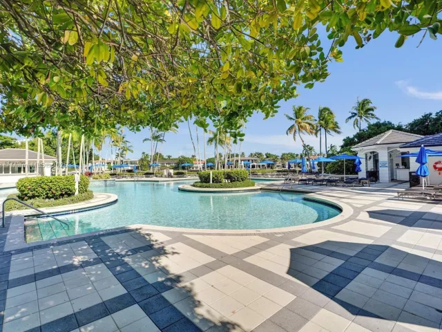 3-bedroom condo for sale in Aventura - 21150 Point Pl 406 - MondialRealty