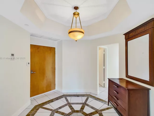 3-bedroom condo for sale in Aventura - 21150 Point Pl 406 - MondialRealty