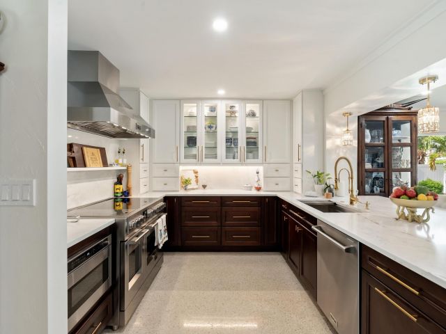 Home for sale at 2122 Northridge Road - photo 6315413