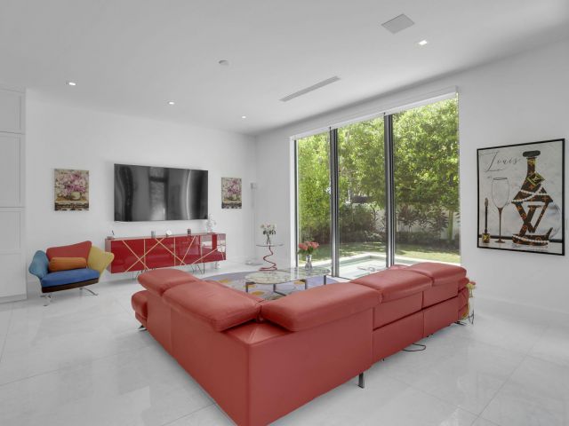 Home for sale at 234 NE 4th Street - photo 6316991