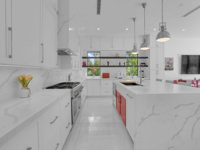 Home for sale at 234 NE 4th Street - photo 6316997