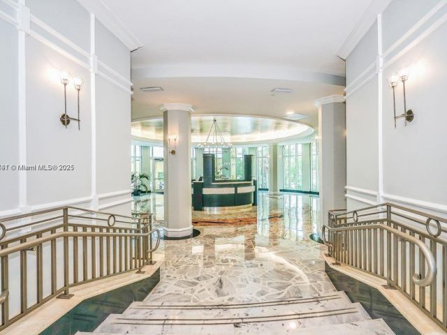 1-bedroom condo for rent in Hollywood - 2501 S Ocean Dr 433 - MondialRealty