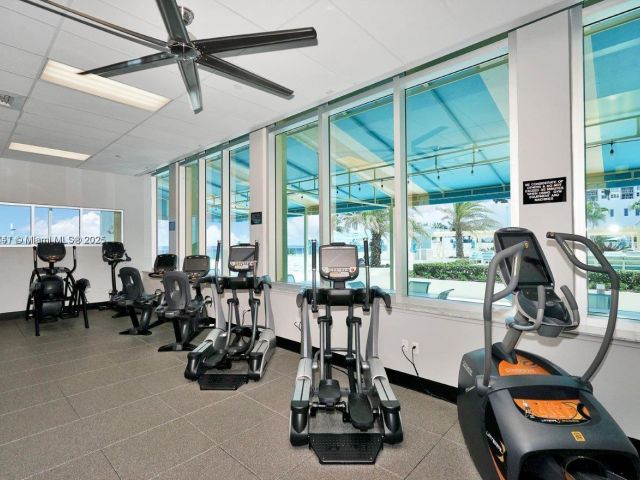 1-bedroom condo for rent in Hollywood - 2501 S Ocean Dr 433 - MondialRealty