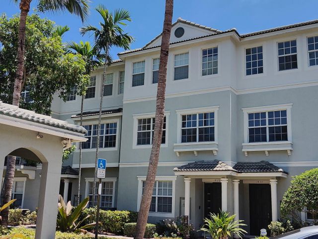 Home for rent at 1833 NW 12th Street - photo 6316964