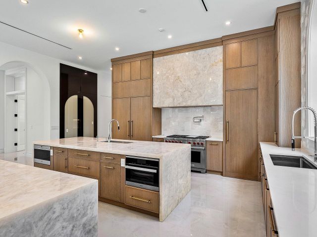 Home for sale at 2002 NW 4th Avenue - photo 6315384