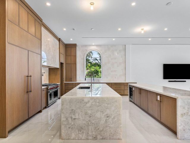 Home for sale at 2002 NW 4th Avenue - photo 6315388