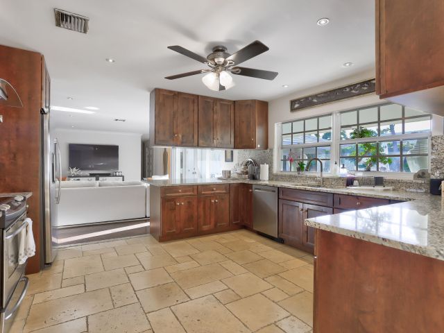 Home for rent at 835 Canary Walk - photo 6315359