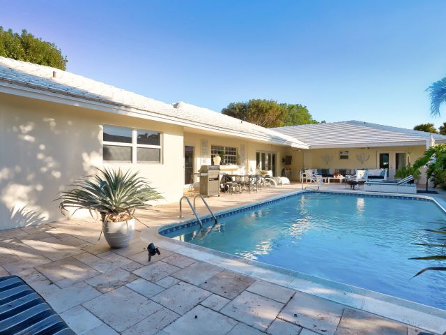 Home for rent at 835 Canary Walk - photo 6315368