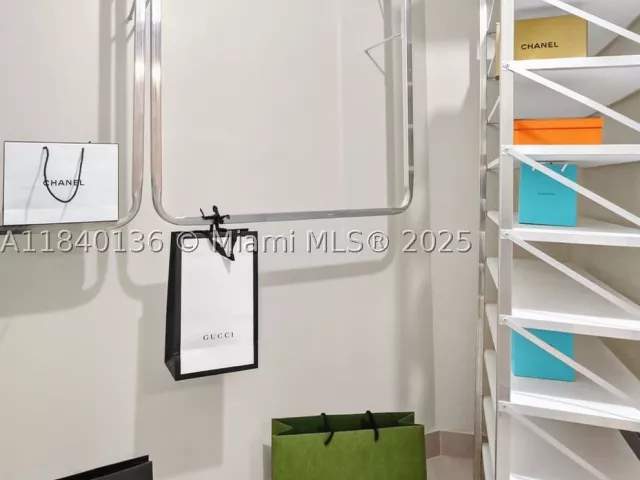 2-bedroom condo for sale in Aventura - 20185 E Country Club Dr 1405 - MondialRealty