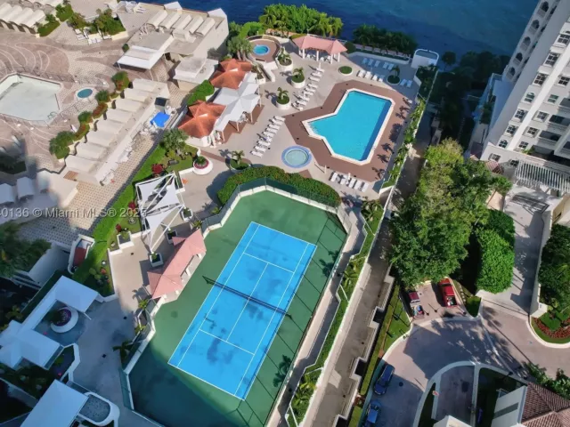 2-bedroom condo for sale in Aventura - 20185 E Country Club Dr 1405 - MondialRealty