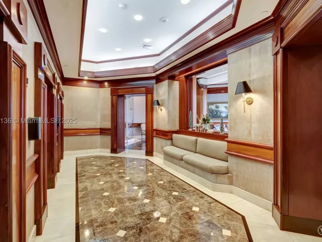 2-bedroom condo for sale in Aventura - 20185 E Country Club Dr 1405 - MondialRealty