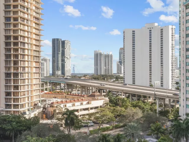 2-bedroom condo for sale in Aventura - 19500 Turnberry Way 9D - MondialRealty