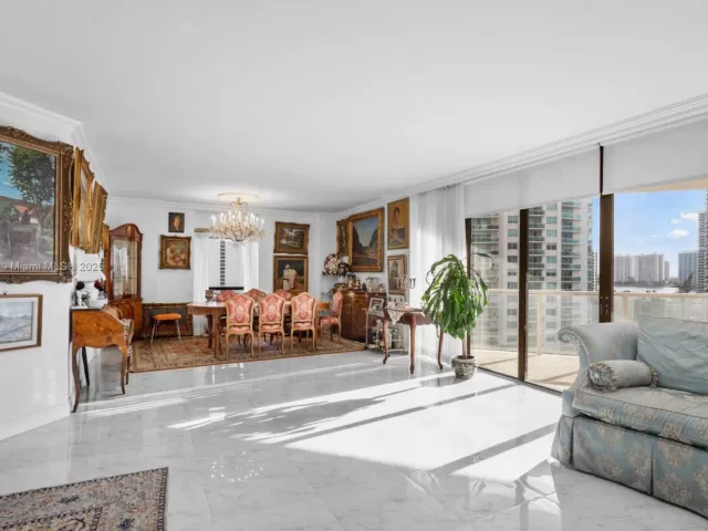 2-bedroom condo for sale in Aventura - 19500 Turnberry Way 9D - MondialRealty