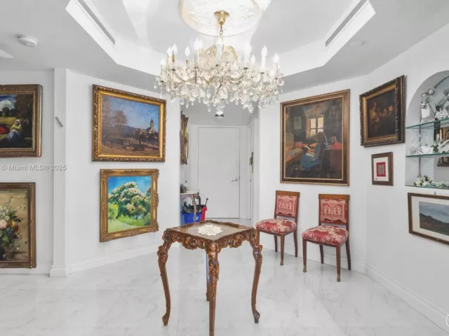 2-bedroom condo for sale in Aventura - 19500 Turnberry Way 9D - MondialRealty