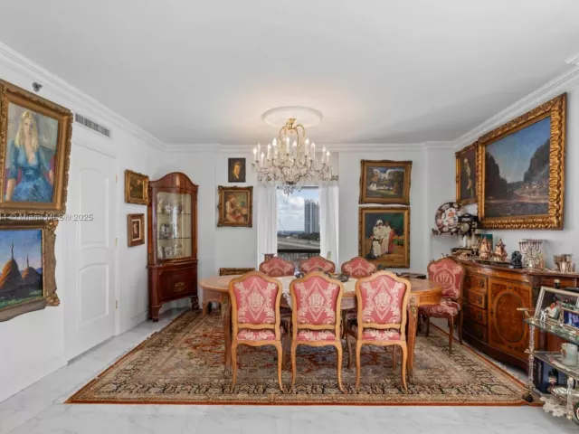 2-bedroom condo for sale in Aventura - 19500 Turnberry Way 9D - MondialRealty