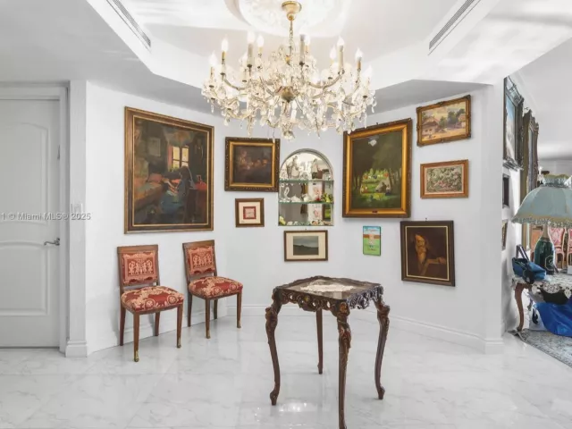 2-bedroom condo for sale in Aventura - 19500 Turnberry Way 9D - MondialRealty