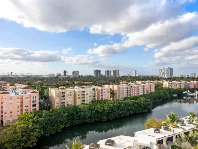 2-bedroom condo for sale in Aventura - 19500 Turnberry Way 9D - MondialRealty