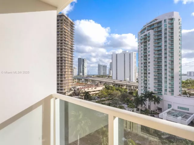 2-bedroom condo for sale in Aventura - 19500 Turnberry Way 9D - MondialRealty