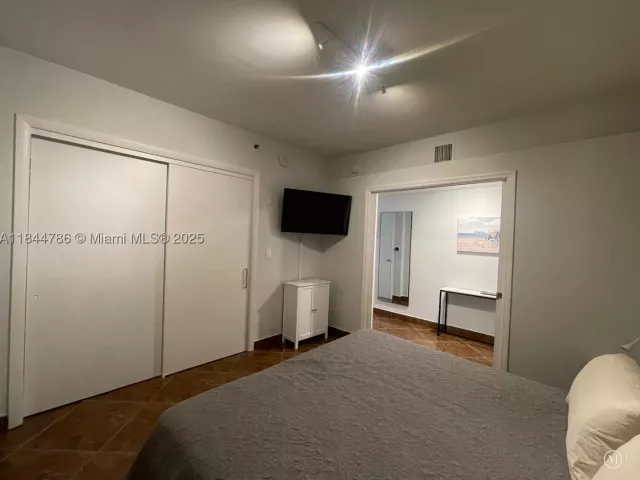 1-bedroom condo for rent in Hallandale Beach - 1830 S Ocean Dr 3009 - MondialRealty