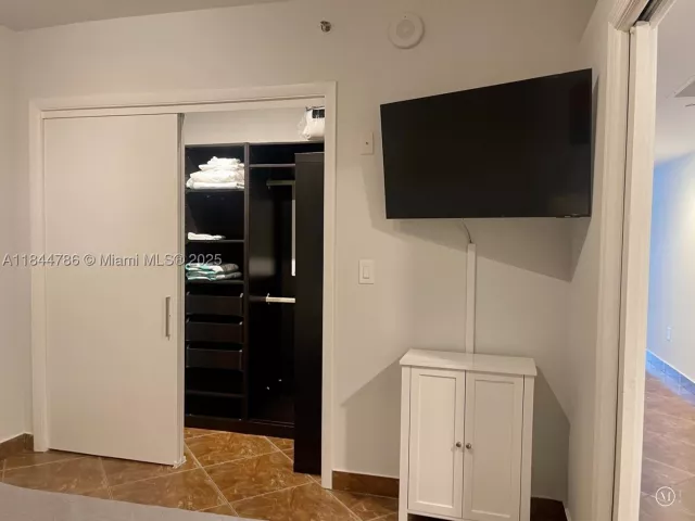 1-bedroom condo for rent in Hallandale Beach - 1830 S Ocean Dr 3009 - MondialRealty